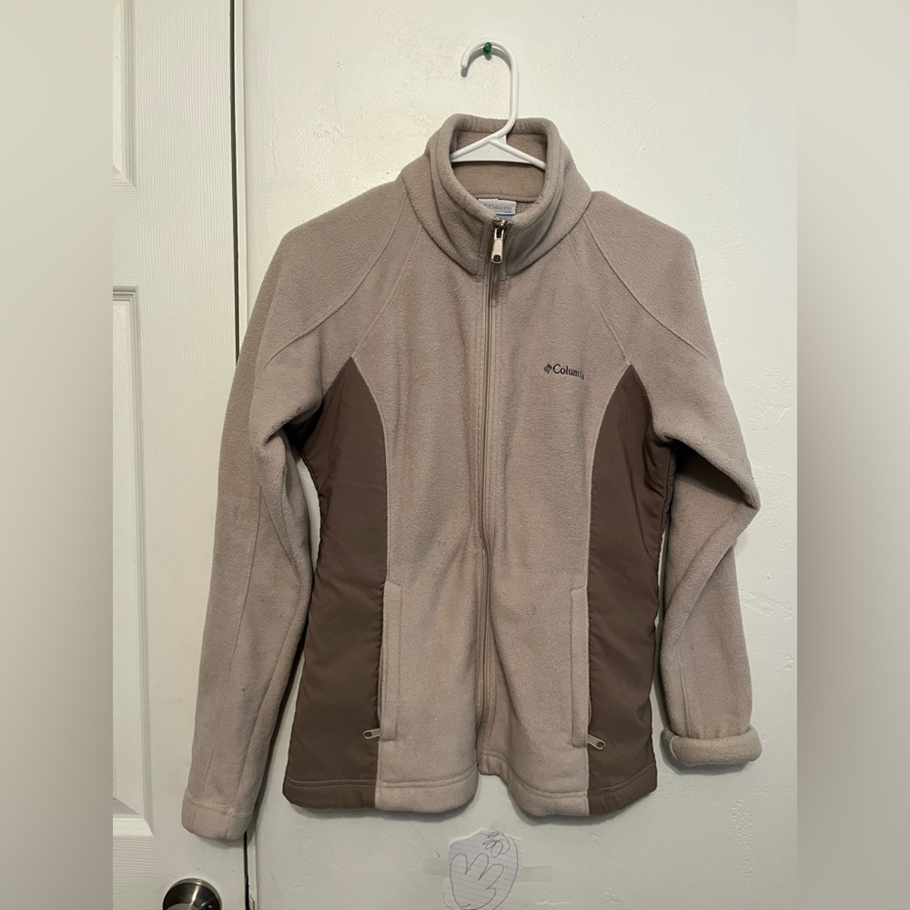 Columbia medium size sweater